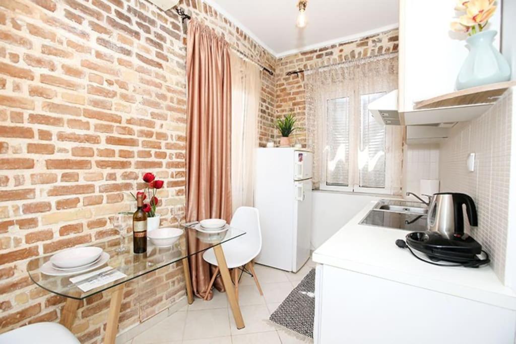 Luna No4 * Corfu (city)